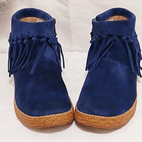 UGG Blue Suede Fringe Ankle Boots – Size 8.5 (Like New!) - Picture 4 of 6
